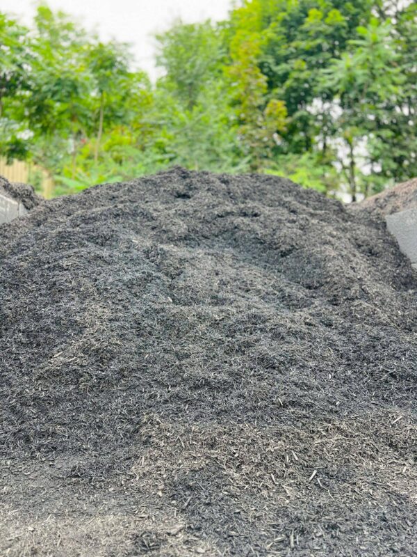 Colonial Black Mulch - Image 2